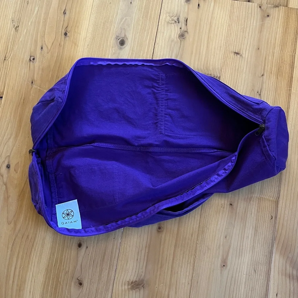 GAIAM Purple Yoga Mat Carrier Bag with Adjustable Strap and Pockets - Picture 5 of 5